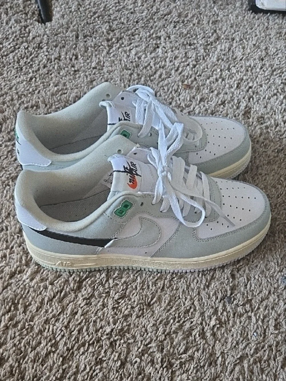 Nike White & Light Green Low-Top Sneakers